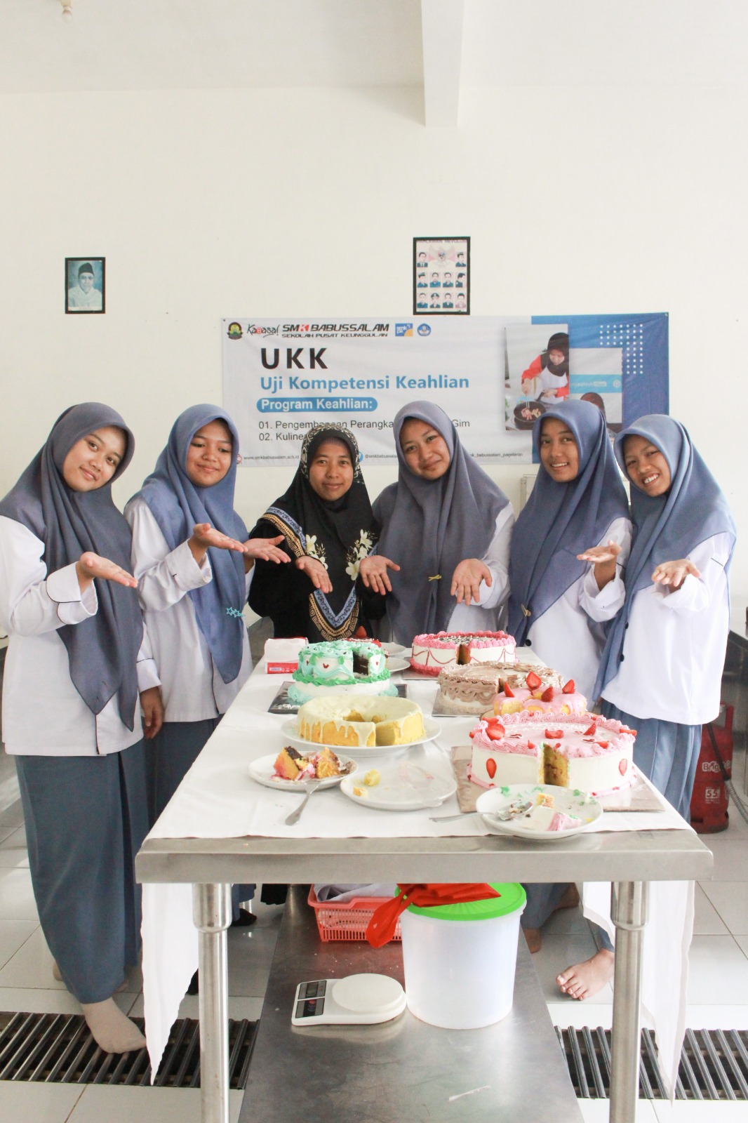Kreatif dari Lab Kuliner: Siswa SMK Babussalam Praktik Membuat Kue
